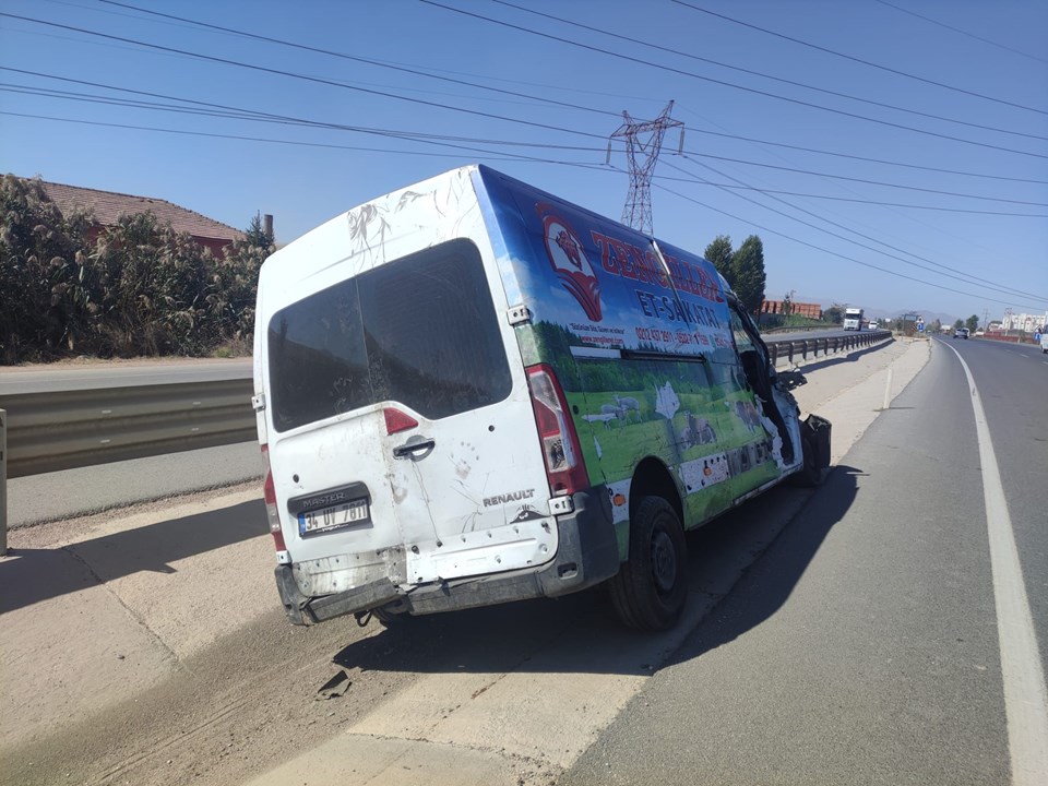 Afyonkarahisar'da trafik kazası: 1 kişi öldü, 2 kişi yaralandı - 1