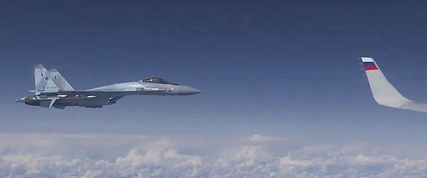 Rusya, Şoygu’nun uçağına yaklaşmaya çalışan NATO uçağının görüntüsünü yayımladı