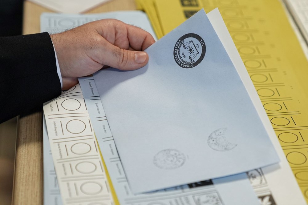 تركيا اليوم من فاز في المدن الكبرى؟ فاز حزب الشعب الجمهوري بـ 14 مقعدًا، بينما فاز حزب العدالة والتنمية بـ 12 من فاز في المدن الكبرى؟ فاز حزب الشعب الجمهوري بـ 14 مقعدًا، وفاز حزب العدالة والتنمية بـ 12 مدينة حضرية - 24