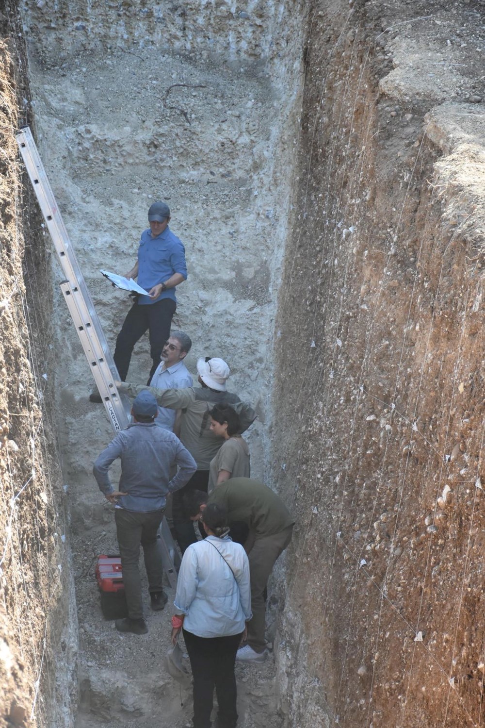 İzmir’de Kemalpaşa’nın altından geçen faya yakın takip |
Bilim insanları hendek açıp inceleme yaptı: “6,7 büyüklüğünde deprem üretebilir” - 2