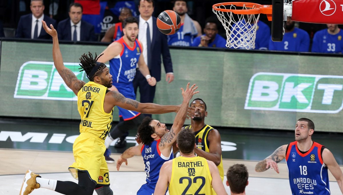 EuroLeague'de Türk derbisini Anadolu Efes kazandı