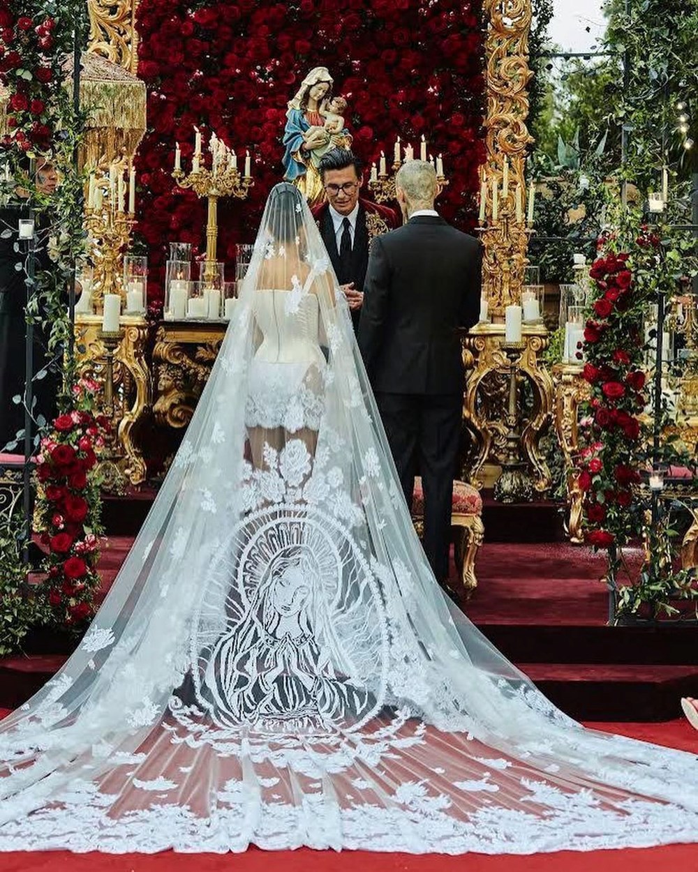 Kourtney Kardashian ve Travis Barker'ın İtalyan düğününden yansıyanlar - 11