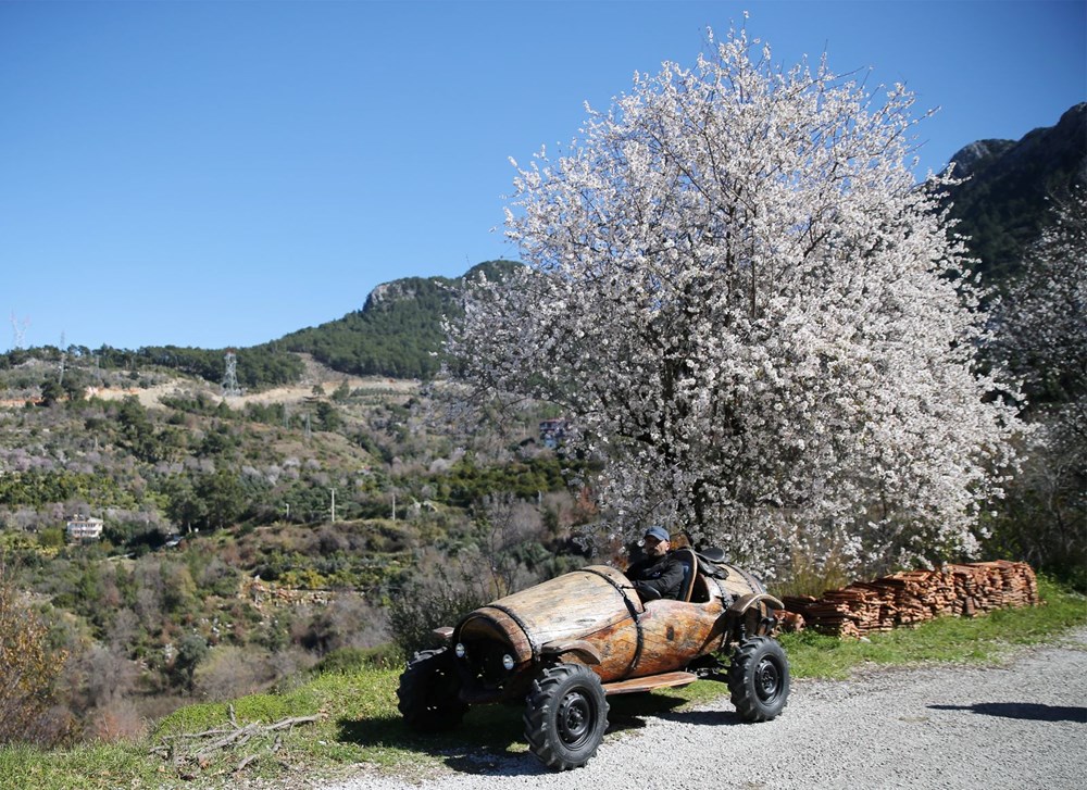 Alanyalı marangoz çocukluk hayalini gerçekleştirdi: Yapması 3 yıl sürdü, 300 bin liraya mal oldu - 2
