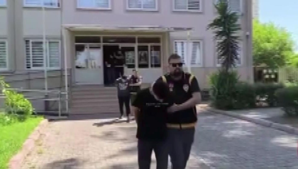 Kuzeninin iş yerini kurşunlattı!