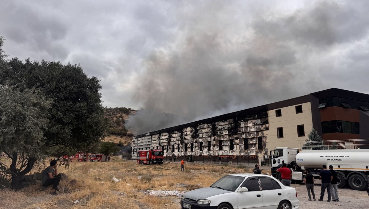 Mobilya fabrikasında yangın paniği