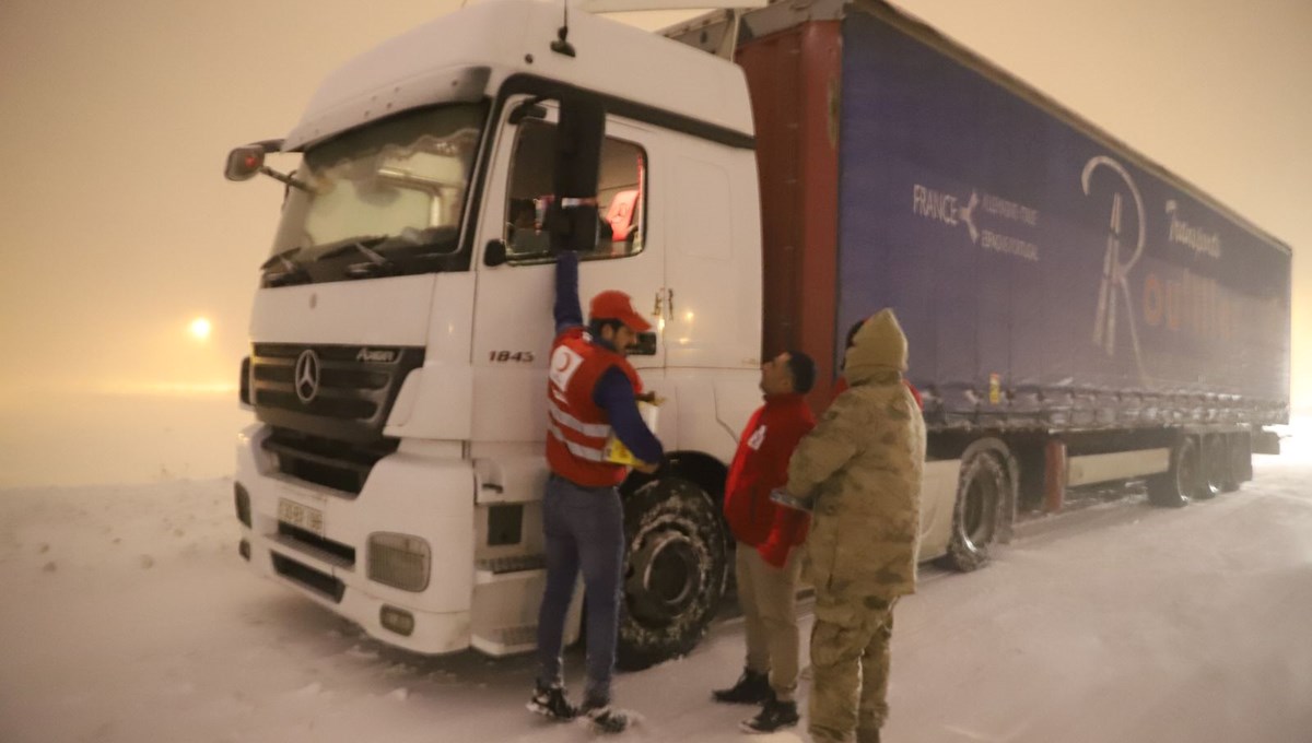 Van, Hakkari, Bitlis ve Muş'ta 540 yerleşim birimine ulaşım sağlanamıyor