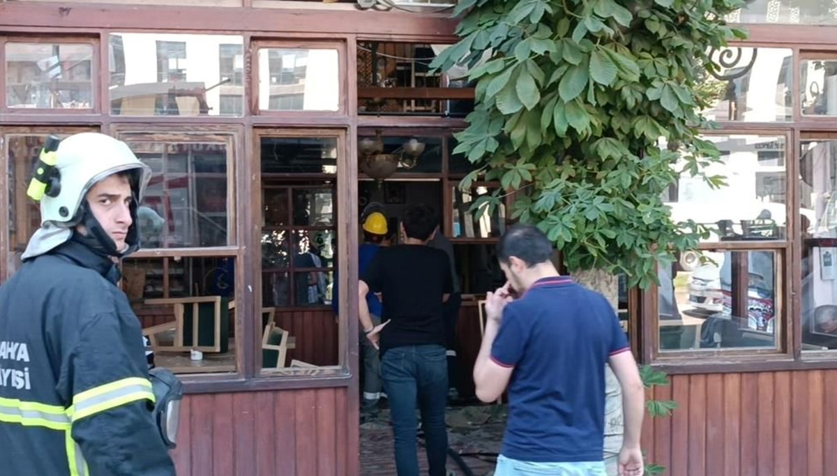 Kütahya'da kafede patlama: Bir yaralı Kütahya'da kafede patlama: Bir yaralı