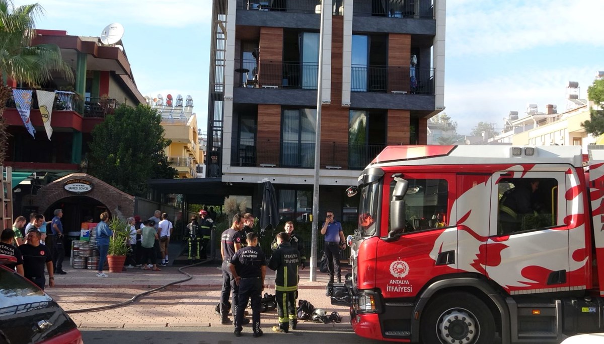 Antalya'da otelde yangın paniği Antalya'da otelde yangın paniği