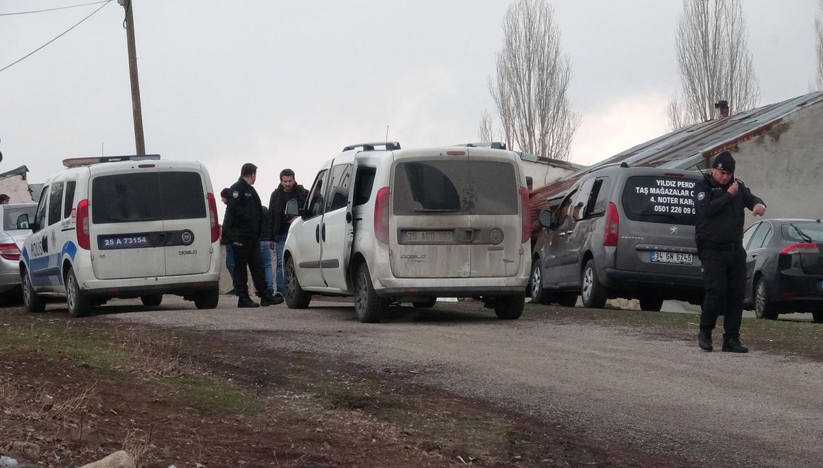 Otomobilde otururken yüzünden vuruldu