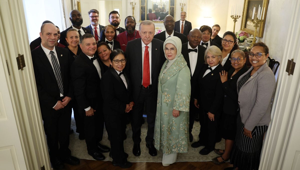 Cumhurbaşkanı Erdoğan'dan, Blair House çalışanlarıyla hatıra fotoğrafı