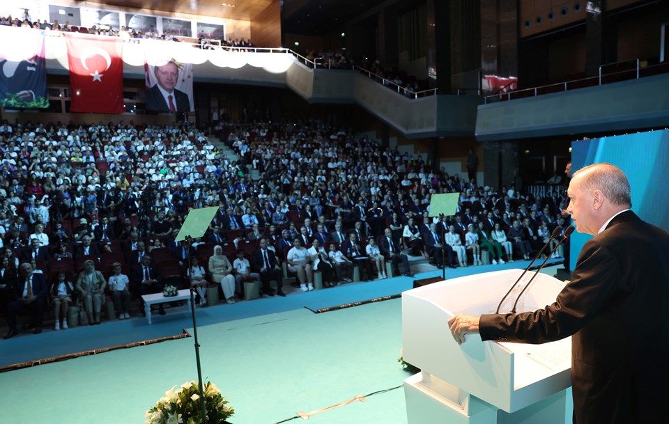 Cumhurbaşkanı Erdoğan: Oyun platformları gençlerimizi zehirliyor - 1