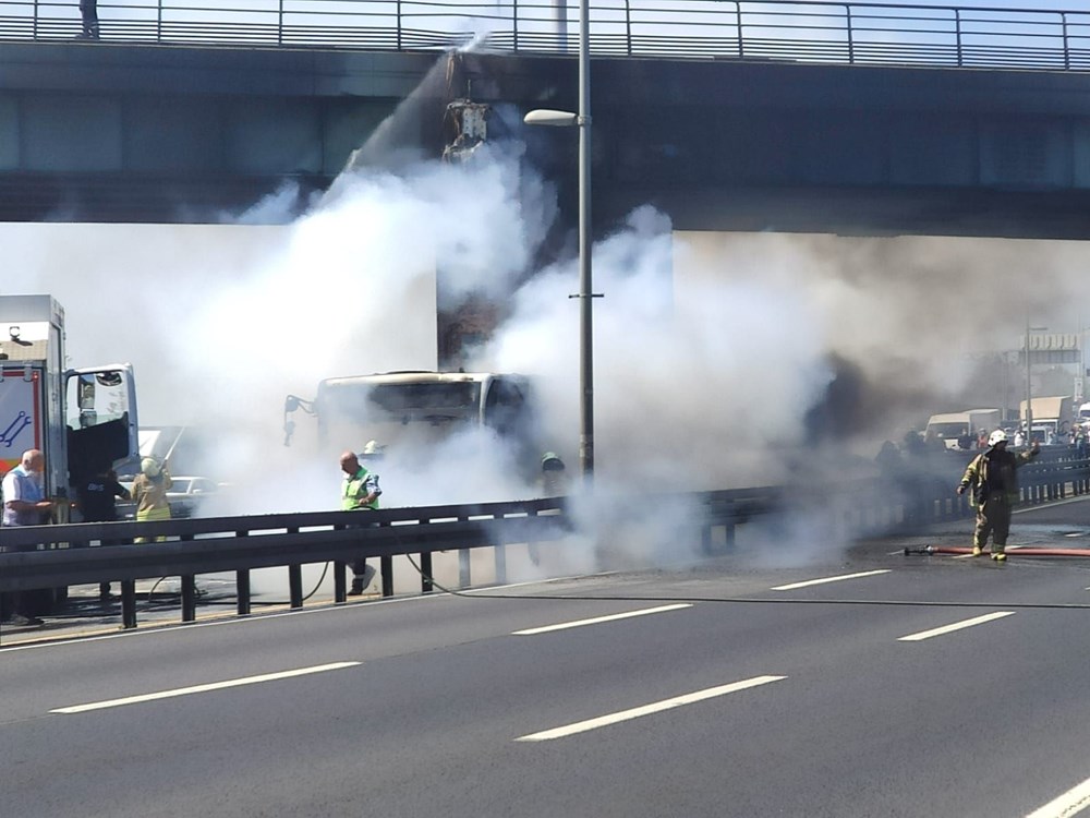İstanbul'da metrobüste korkutan yangın - 7