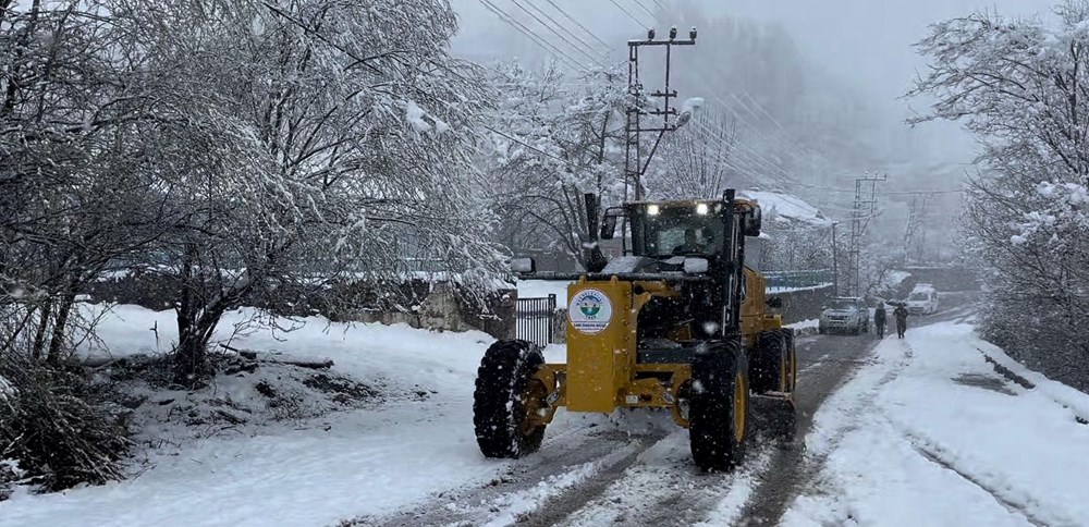 Batıda bahar doğuda kar! Yollar kapandı, kar kalınlığı 40 santimetreye ulaştı! - 4
