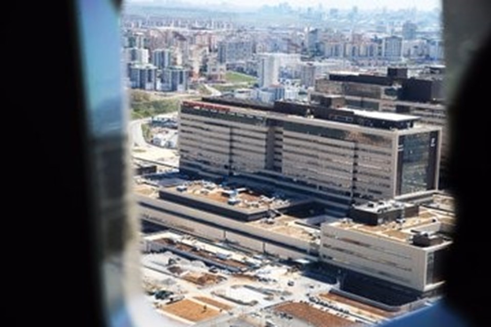 Cumhurbaşkanı Erdoğan İstanbul'daki hastane inşaatlarını havadan inceledi - 2