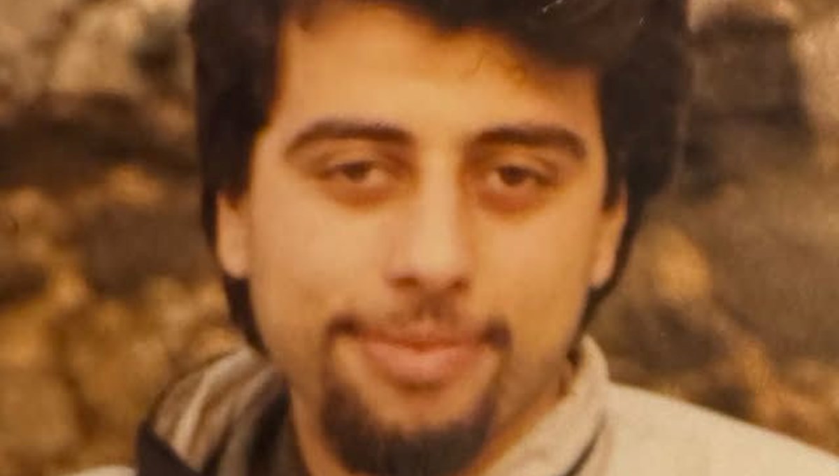 Hamdi Alkan'dan nostaljik paylaşım (Ünlülerin çocukluk ve gençlik halleri) Hamdi Alkan'dan nostaljik paylaşım (Ünlülerin çocukluk ve gençlik halleri)