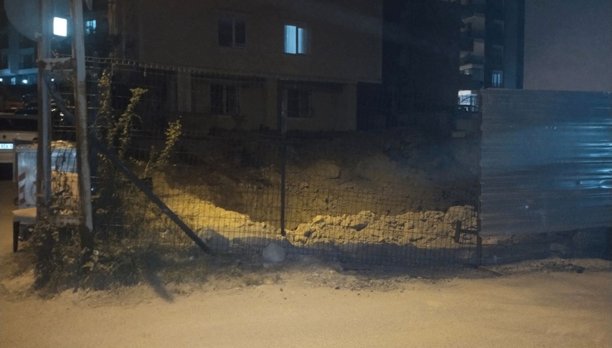 Çekmeköy'de temel kazısı sırasında istinat duvarı çöktü Çekmeköy'de temel kazısı sırasında istinat duvarı çöktü