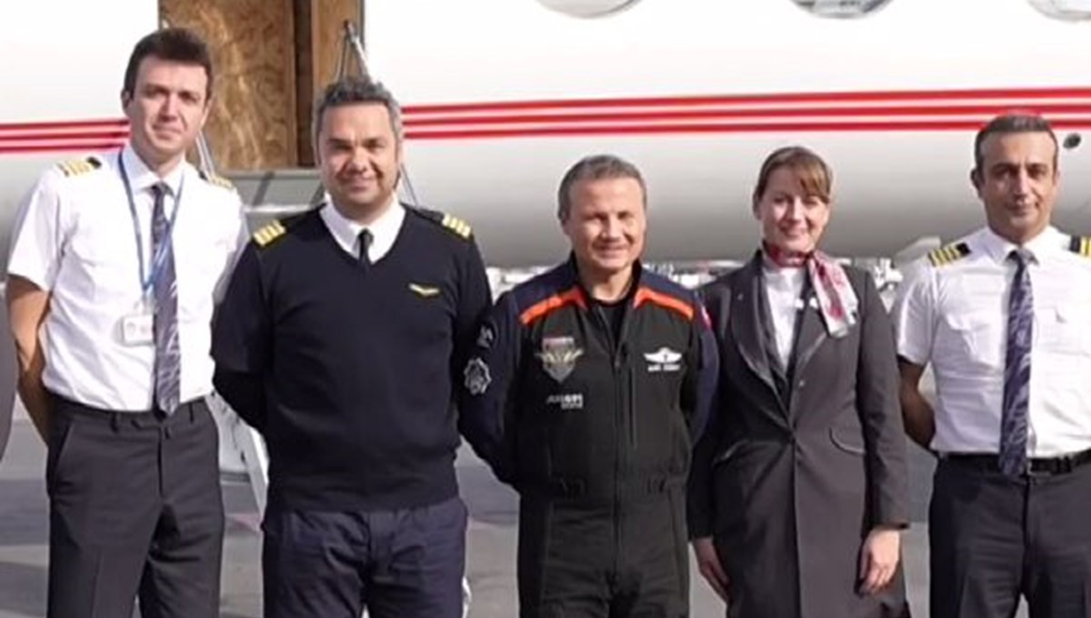 İlk Türk astronot Alper Gezeravcı Türkiye'de İlk Türk astronot Alper Gezeravcı Türkiye'de