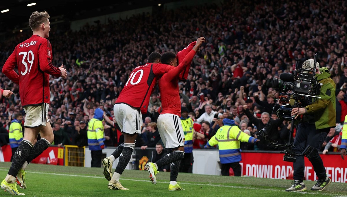 7 gollü FA Cup maçında Manchester United yarı finalde 7 gollü FA Cup maçında Manchester United yarı finalde