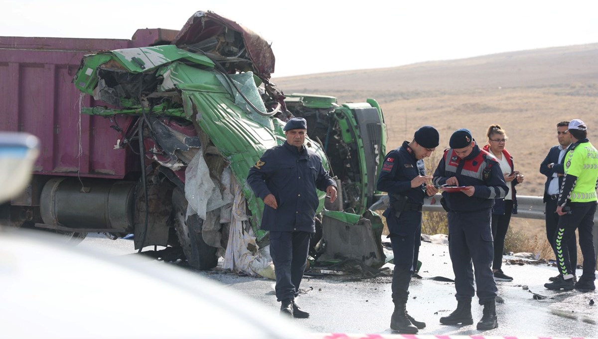 Konya'da tanker ile kamyon çarpıştı: 2 ölü