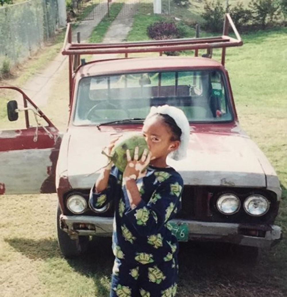 Su Burcu Yazgı Coşkun'dan nostaljik kare (Ünlülerin çocukluk ve gençlik halleri) - 433