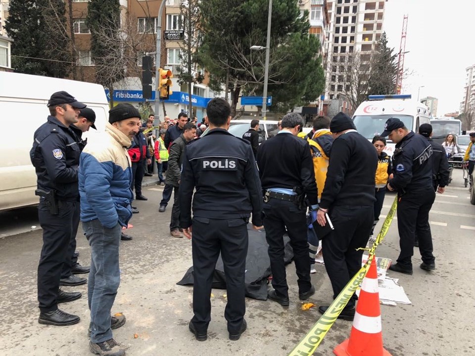 Kadıköy’de hafriyat kamyonu pazardan çıkan kadını ezdi - 2