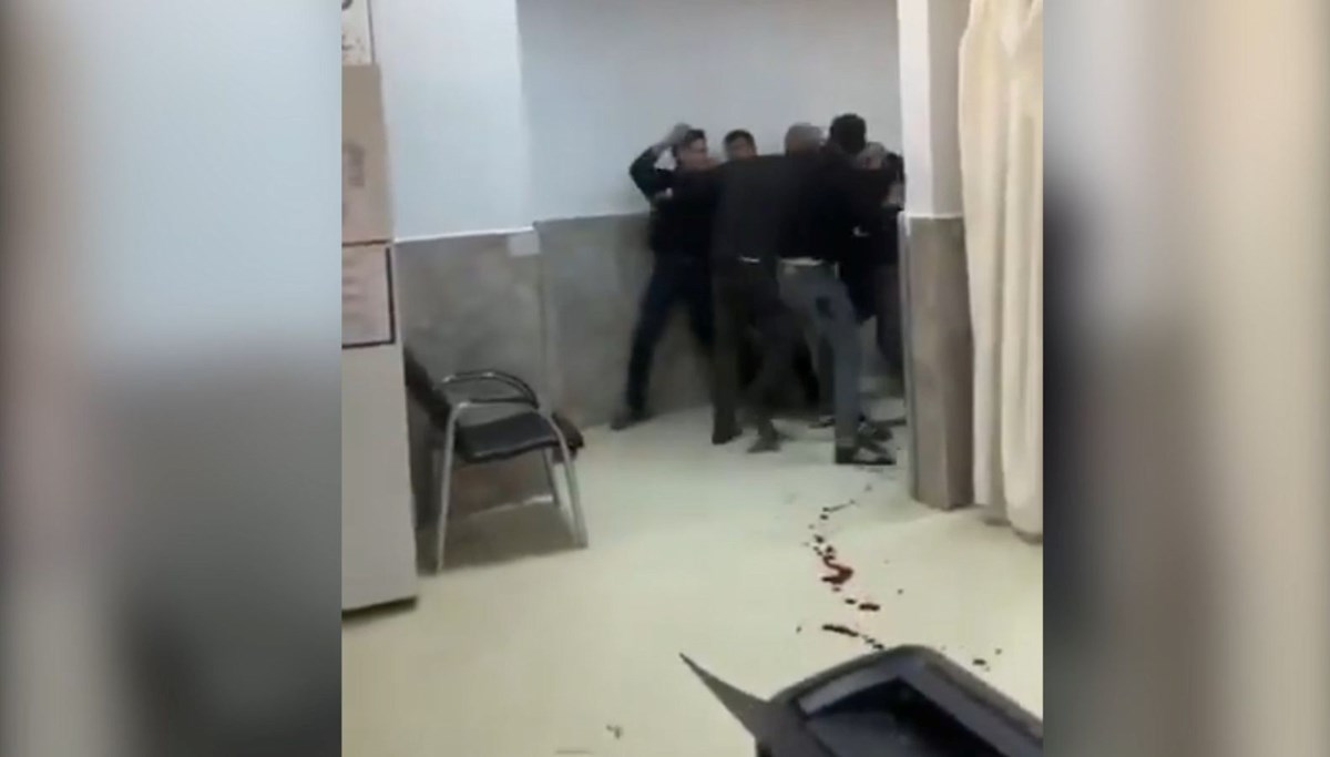 Acil serviste yumruklu bıçaklı kavga: 5 yaralı