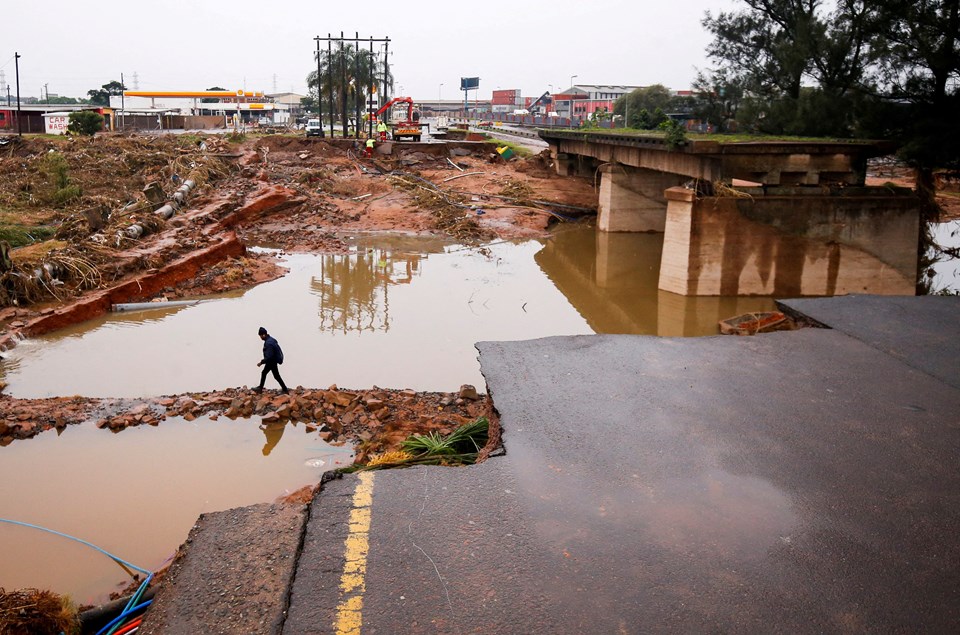 Güney Afrika'daki sel felaketinde hayatını kaybedenlerin sayısı 443'e ulaştı - 1