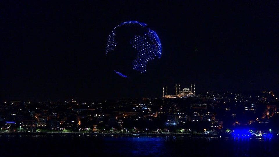 İstanbul'da 580 drone ile ışık gösterisi - 1