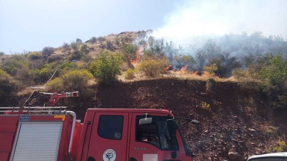 Siirt'te örtü yangını: Ekiplerin müdahalesi sürüyor - 4