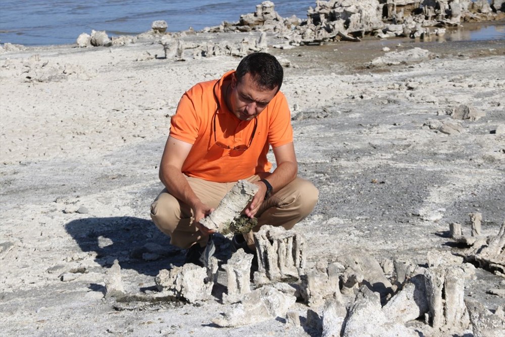 Van Gölü'nde su çekilince binlerce yıllık mikrobiyalitler görüntülendi - 6