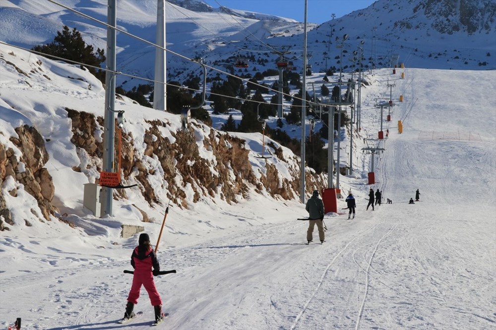 Dinlenmeden pisti tamamlanamayan kayak merkezi: Ergan - 25