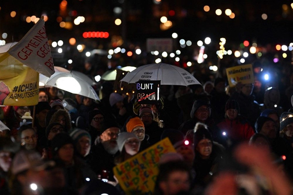 Almanya'da yaklaşık 100 bin kişi, aşırı sağı protesto etti - 2