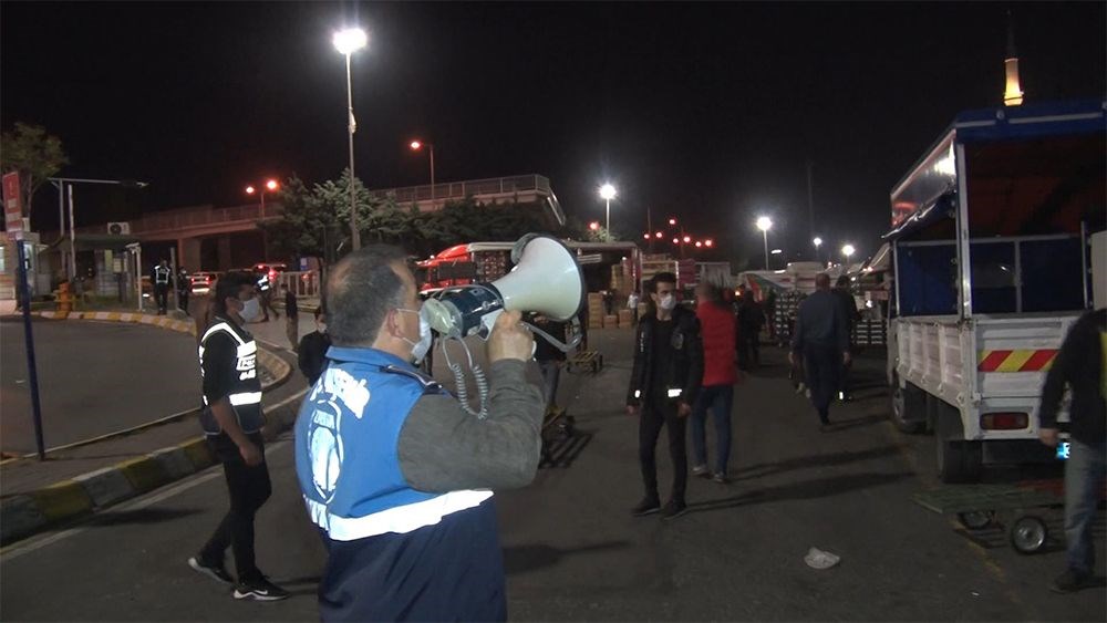 Bayrampaşa Hali�nde ateş ölçüldü, maske dağıtıldı NTV
