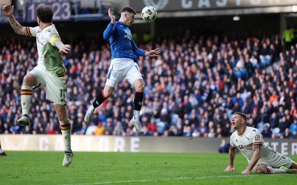 Fenerbahçe'nin Rakibi Rangers'tan Tarihi Adet: Ibrox'ta 126 Yıllık Kraliçe II. Elizabeth Yemini 73 kR3TFH5Dk0ii03 Su 0k5A