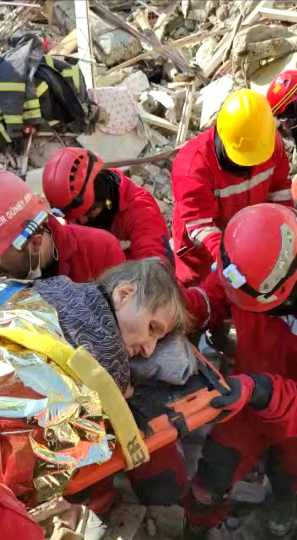 Deprem bölgesinden mucize kurtuluşlar - 63