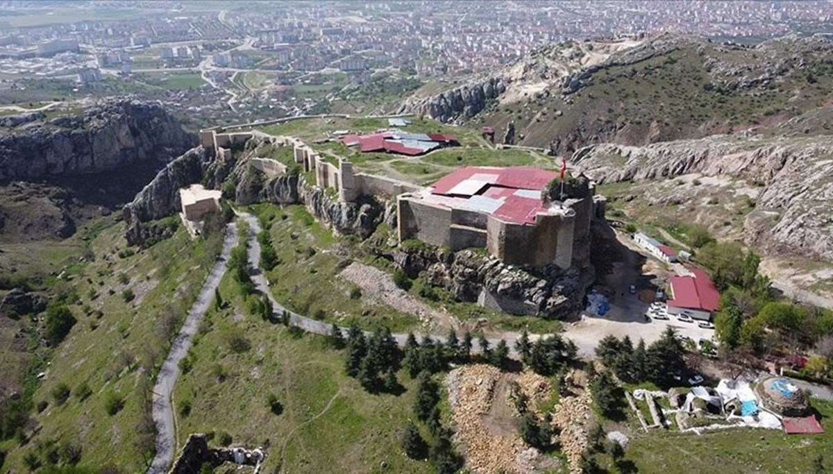 Harput Kalesi'nde kazı sezonu başladı Harput Kalesi'nde kazı sezonu başladı