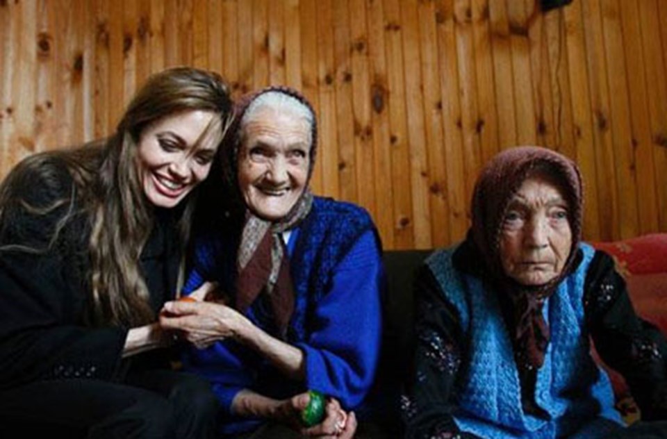 Angelina Jolie Sırbistan'a karşı - 1