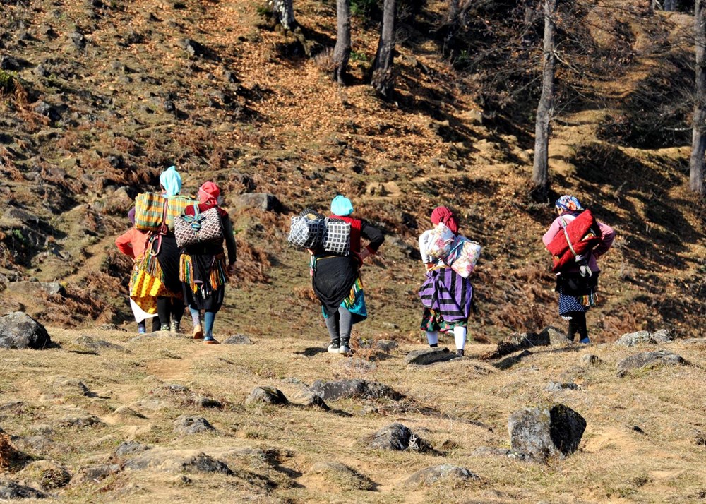 Karadeniz'in çalışkan kadınları: Köy toplansa evde tutamaz - 6