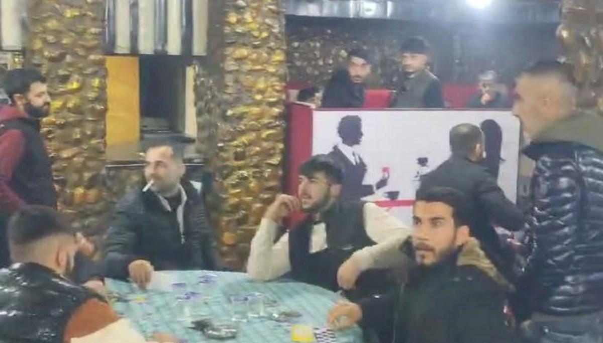 Diyarbakır polisi “mutlu yıllar” deyip baskın yaptı: 5 gözaltı Diyarbakır polisi “mutlu yıllar” deyip baskın yaptı: 5 gözaltı