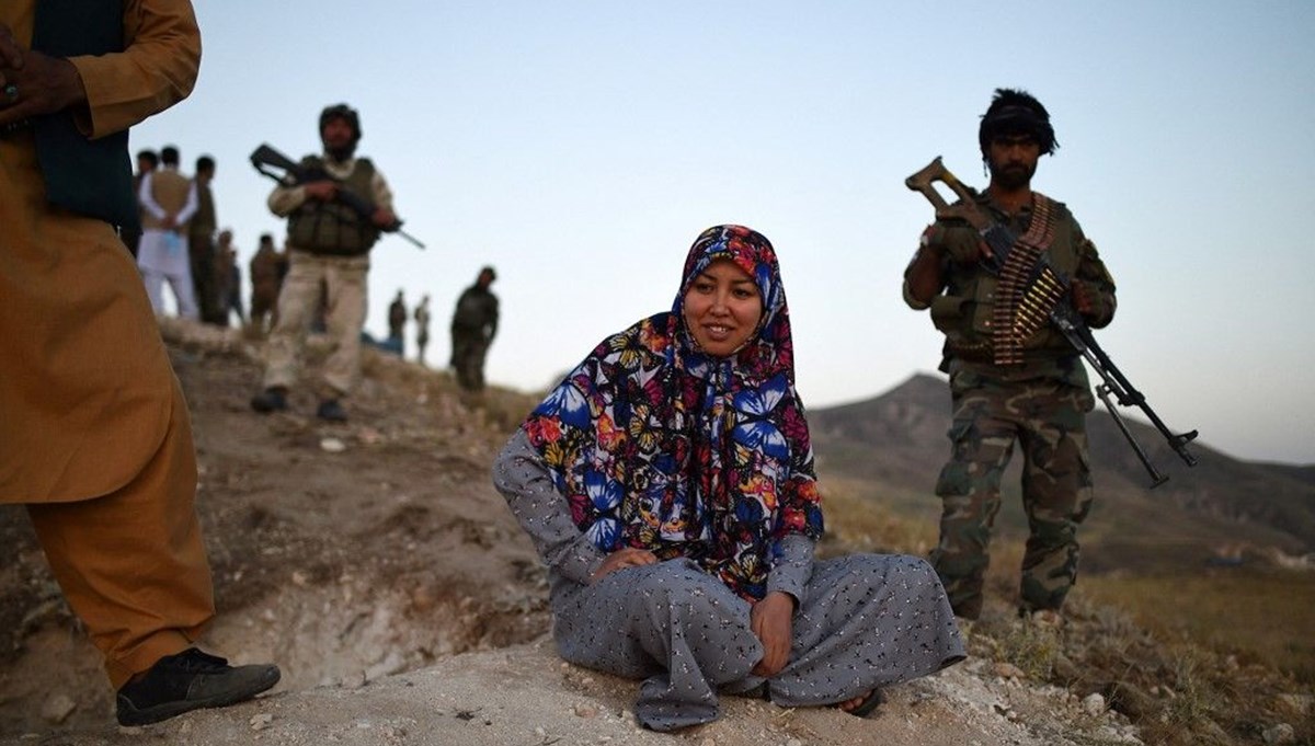 Afganistan'ın Taliban'a karşı direnen kadın valisi Salima Maziri: Askerlere emir veriyorum, silahımı alıp savaşa katılıyorum