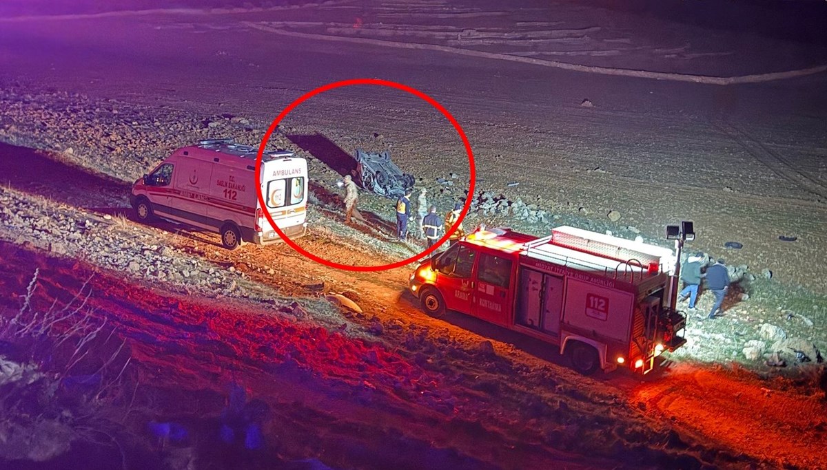 Otomobil şarampole devrildi: Araçtan fırlayan 2 kişi öldü Otomobil şarampole devrildi: Araçtan fırlayan 2 kişi öldü