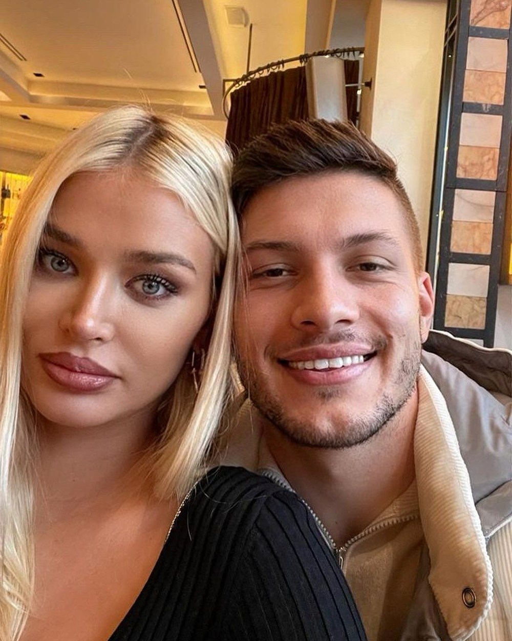 Sırbistan Milli Takımı’nı karıştıran yasak aşk iddiası: Vlahovic, Rajkovic'in eşiyle; Gudelj ise Jovic'in eşiyle birlikte - 2