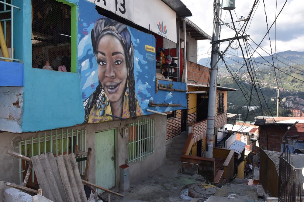 Kolombiya'nın tehlikeli bölgesi Comuna 13 çetelerden arındıktan sonra cazibe merkezi oldu - 21