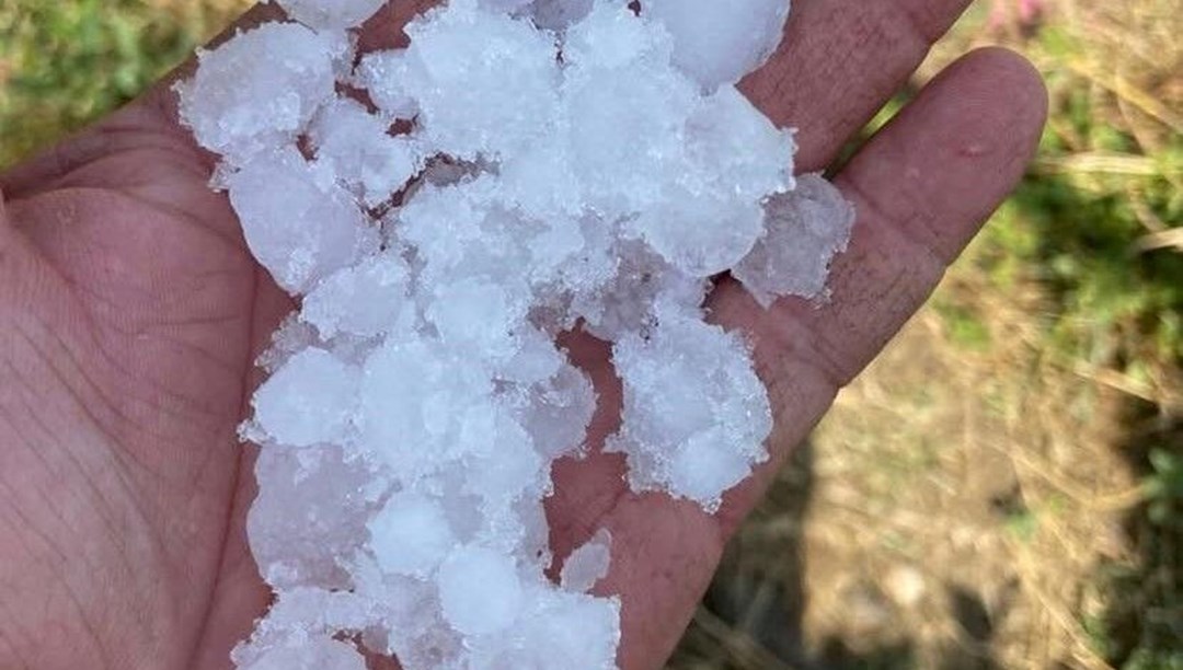 Sarıgöl’de dolu ve fırtına korkuttu