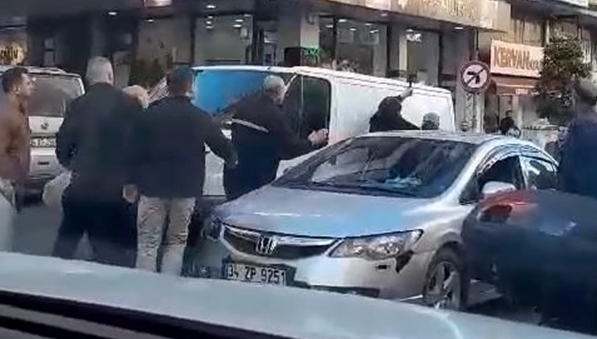 İstanbul'da trafikte baltalı saldırı İstanbul'da trafikte baltalı saldırı