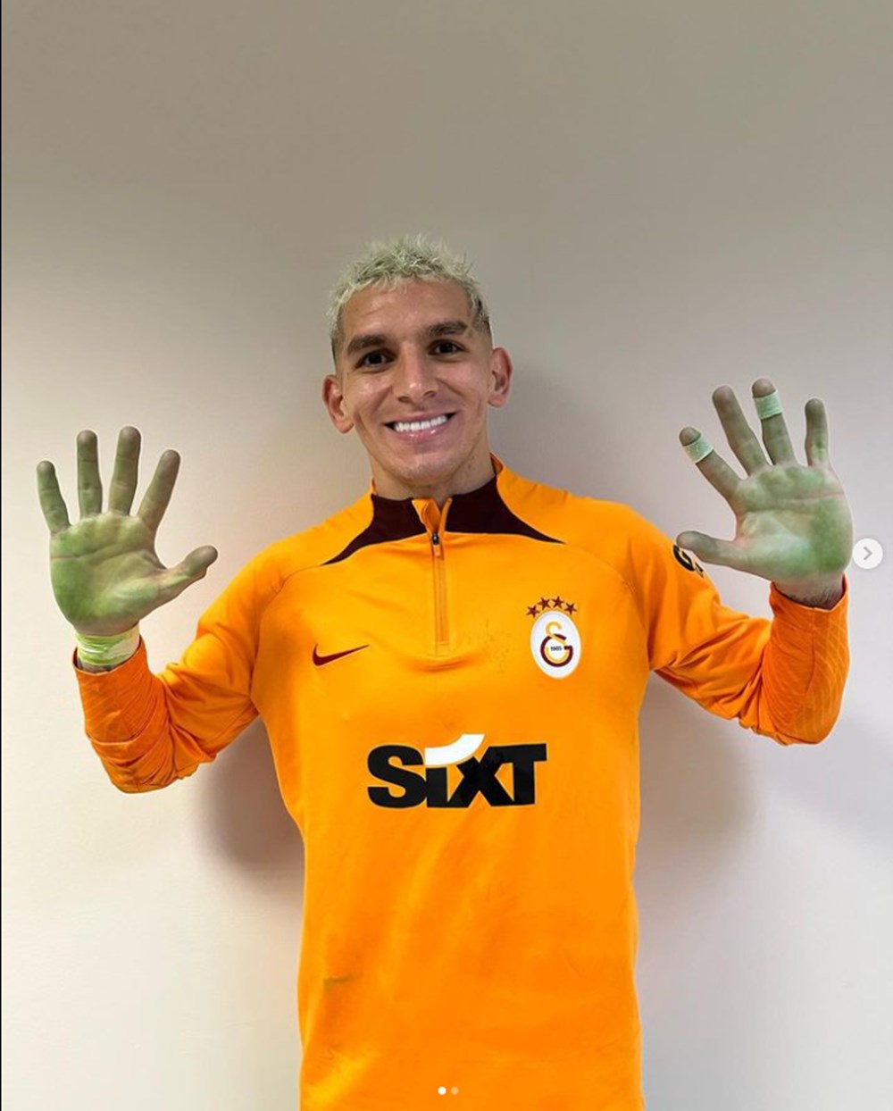 Lucas Torreira'dan yeşil çim boyası paylaşımı: "Hulk, evine mutlu gidiyor" - 4
