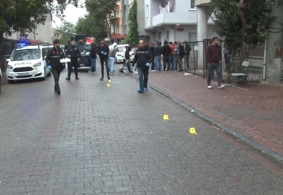 Esenyurt’ta kıraathaneye silahlı saldırı: 2 yaralı - 1