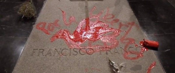 Grafiti sanatçısı Diktatör Franco’nun mezarına özgürlükçü kırmızı kuş çizdi