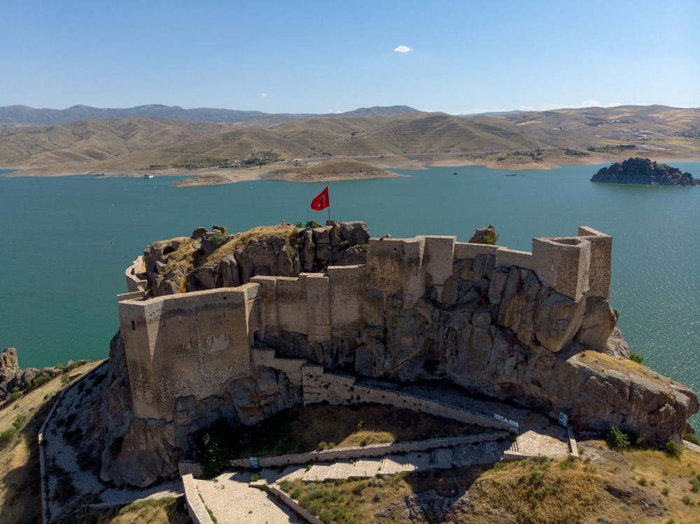 Tunceli'de 2 bin 800 yıllık tarihi Pertek Kalesi göz kamaştırıyor - 3
