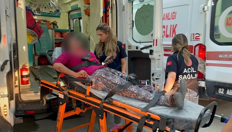 Kadına taşla saldırdılar
